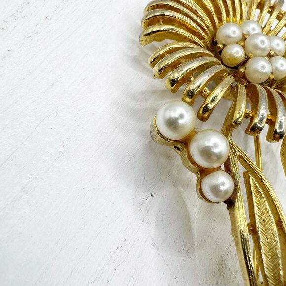 Vintage Lisner Brooch Pin Sunflower Flower Bloom Faux Pearl Gold Tone Estate - Picture 6 of 9